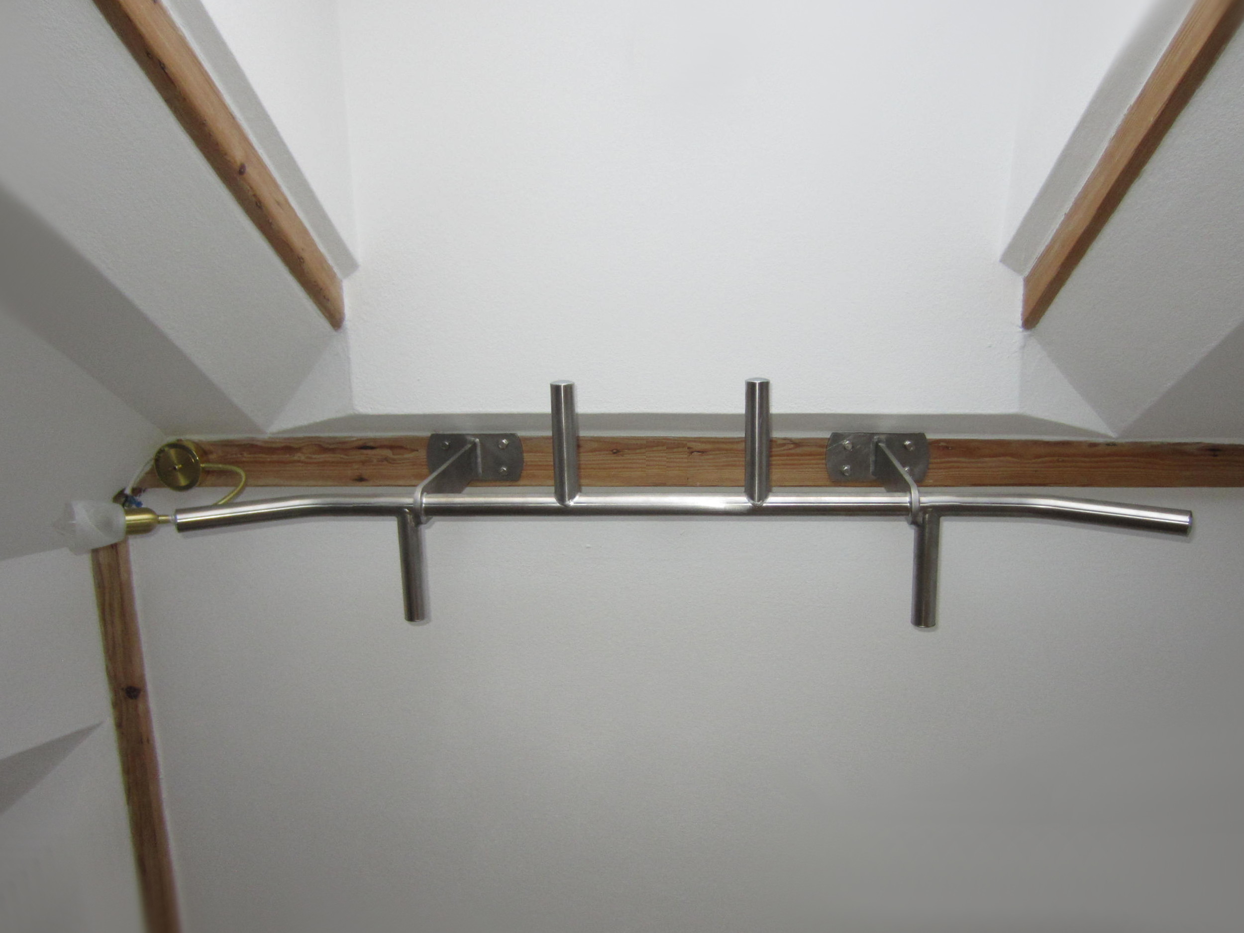 b4_mit_teis_runden_holzhalterungen